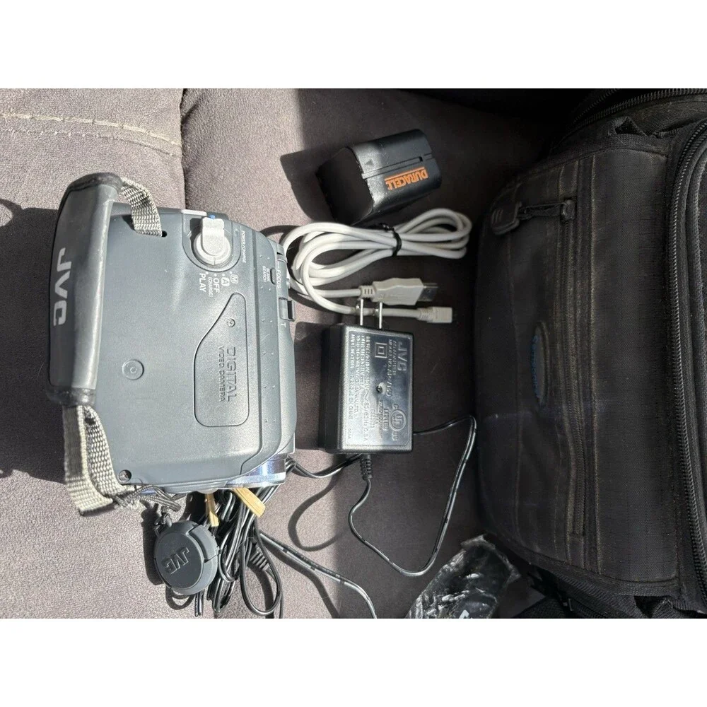 JVC GR-D93U MiniDV Digital Camcorder Bundle Tested Working w/ Bag Batteries